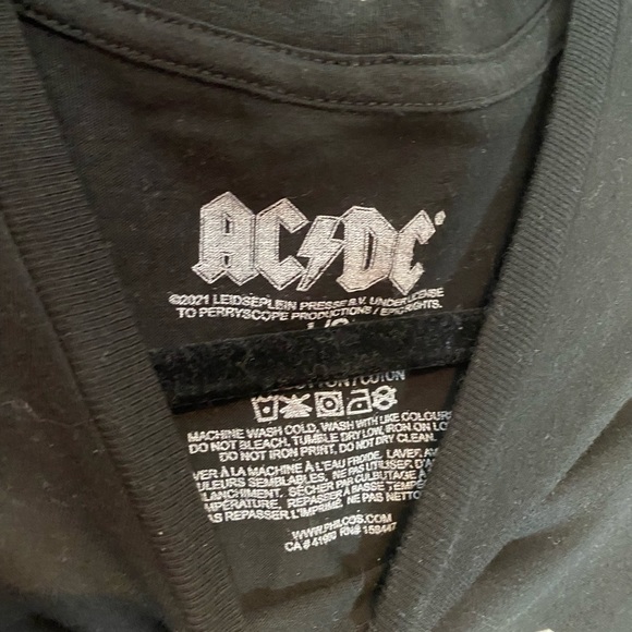 NWT AC/DC Back in Black T-Shirt Large - Picture 3 of 4